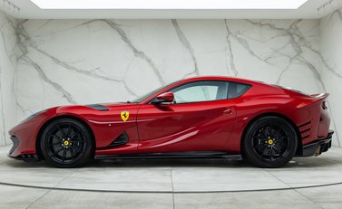 Ferrari 812 Competizione 5