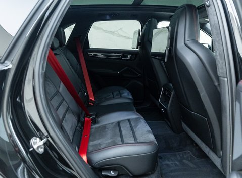 Porsche Cayenne GTS 13