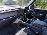 Land Rover Defender D300 HSE HardTop 8