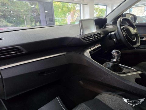 Peugeot 3008 1.2 PureTech Active Euro 6 (s/s) 5dr 28