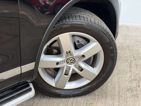 Volkswagen Touareg 3.0 Touareg V6 TSi Hybrid Auto 4WD 5dr 37