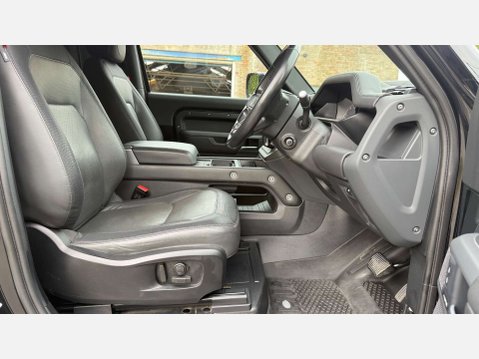 Land Rover Defender 3.0 Defender Hard Top X-Dynamic HSE D MHEV Auto 4WD 4
