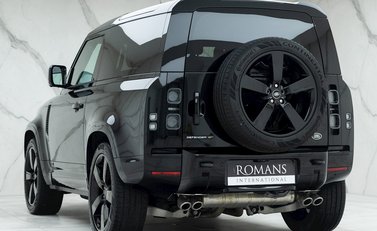 Land Rover Defender 90 V8 Bond Edition 3