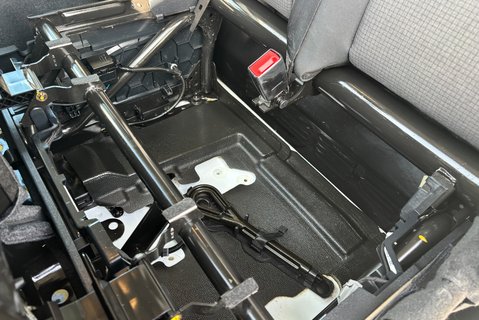 Ford Transit 310 L2 H2 Leader with Air Con / Sat Nav / Heated Seats 17