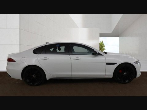 Jaguar XF R-DYNAMIC S 6