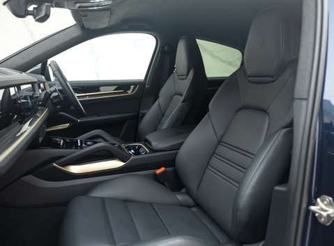 Porsche Cayenne TURBO E-HYBRID COUPE WITH GT PACKAGE 17