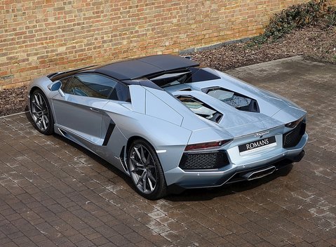Lamborghini Aventador LP 700-4 Roadster 2