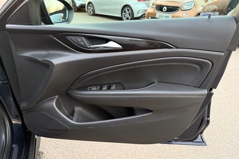 Vauxhall Insignia SRI VX-LINE NAV AUTOMATIC - REVERSE CAMERA -20 INCH ALLOYS 35