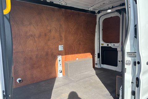 Ford Transit 310 L2 H2 Leader with Air Con / Sat Nav / Heated Seats 9