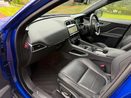 Jaguar F-Pace I V6 S AWD 9