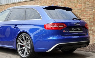 Audi RS4 Avant 8