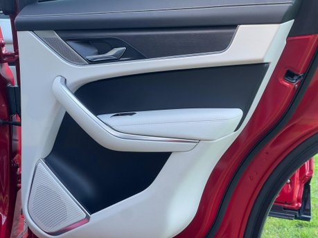 Jaguar F-Pace R-DYNAMIC BLACK 10