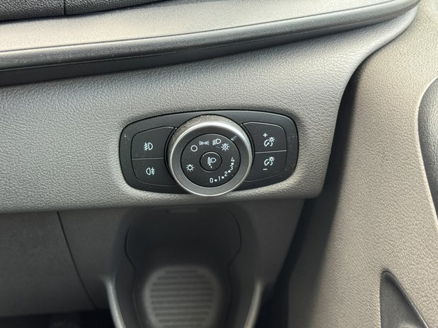 Ford Transit Custom Crew Cab [SOLD MT] SWB L1H1 Limited 320 Air Con Alloys Camera Nav Sensors E 26