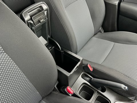 Suzuki Vitara SZ-T BOOSTERJET MHEV 28
