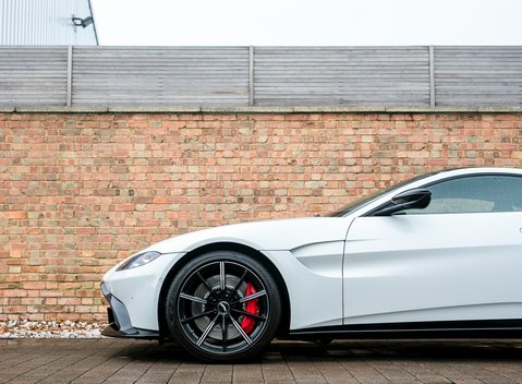 Aston Martin V8 Vantage 22