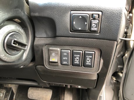 Nissan Elgrand 3.5 V6 Automatic Highway Star 4 berth Camper van with pop up roof 57000m 22