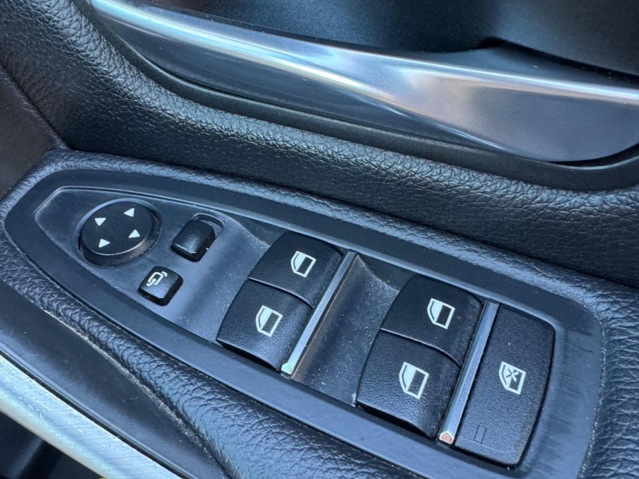 2015 BMW 3 Series — image 39
