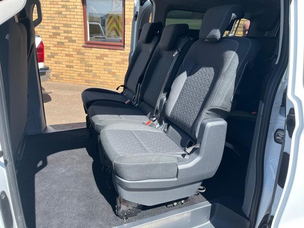 Ford Transit Custom TRANSIT CUSTOM 320 L2 DIESEL FWD 2.0 Eco Blue 136ps H1 Kombi Limited 9-Seat 19