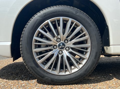 Mitsubishi Outlander PHEV DESIGN 4