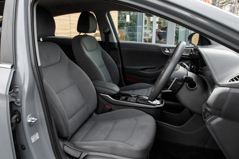 Hyundai IONIQ PREMIUM 34