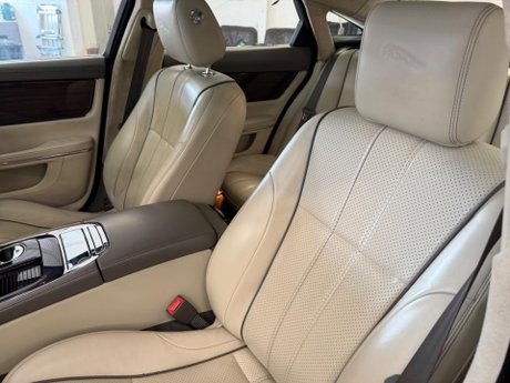 Jaguar XJ 3.0d V6 Portfolio Auto Euro 5 4dr 34
