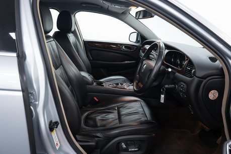 Jaguar XJ 3.0 V6 Sovereign Saloon 4dr Petrol Automatic (249 g/km, 240 bhp) 3