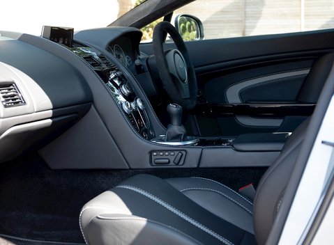 Aston Martin V12 Vantage S Roadster 15