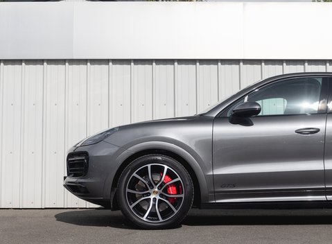 Porsche Cayenne GTS Coupé 25