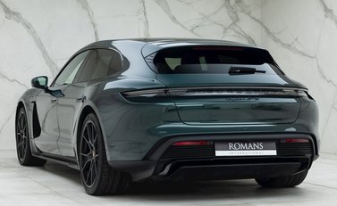 Porsche Taycan GTS Sport Turismo 3
