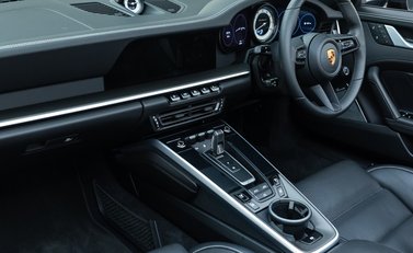 Porsche 911 Turbo S Cabriolet (992) 17