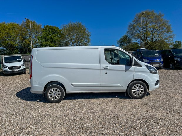 Ford Transit Custom SWB L1H1 (SOLD) Low Roof Limited 280 Air Con Alloys Nav Sensors EURO 6 NO V 5
