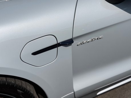 Porsche Taycan Performance Plus 93.4kWh Saloon 4dr Electric Auto RWD (476 ps) 8