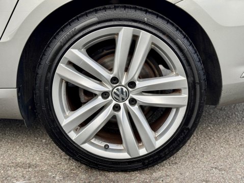 Volkswagen Passat 2.0 TDI BlueMotion Tech Executive Style DSG Euro 5 (s/s) 5dr 22