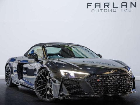 Audi R8 5.2 FSI V10 Spyder 2dr Petrol S Tronic quattro Euro 6 (s/s) (570 ps) 1