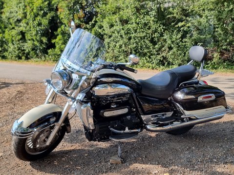 Triumph Rocket 111 Touring Old English White over Black 1 owner from New 8