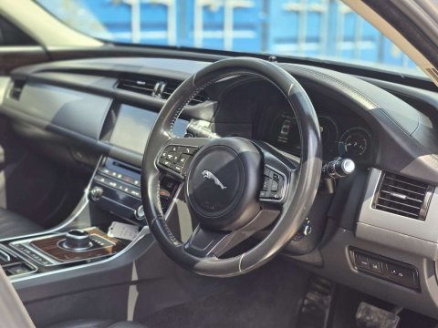 2016 Jaguar XF thumbnail 20