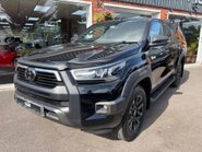 Toyota Hilux 2.8 D-4D Invincible X Pickup Double Cab 4dr Diesel Auto 4WD Euro 6 (204 ps) 1