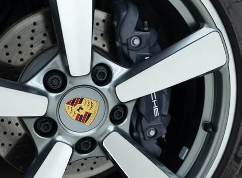 Porsche 911 Carrera T (992) 27