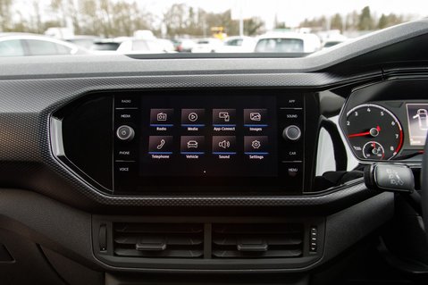 Volkswagen T-Cross SE TSI DSG 21