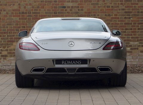 Mercedes-Benz SLS AMG 8