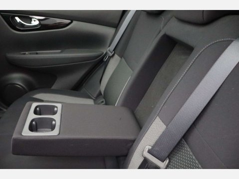 Nissan Qashqai 1.3 Qashqai N-Connecta DiG-T 5dr 50