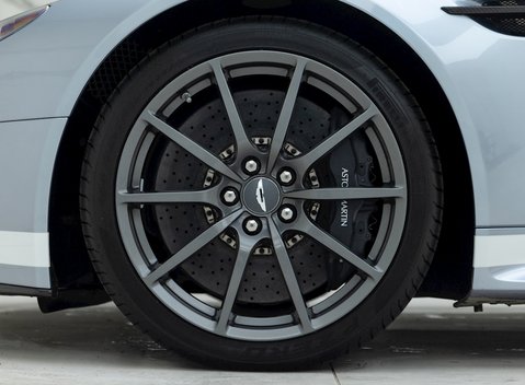 Aston Martin V12 Vantage S 8