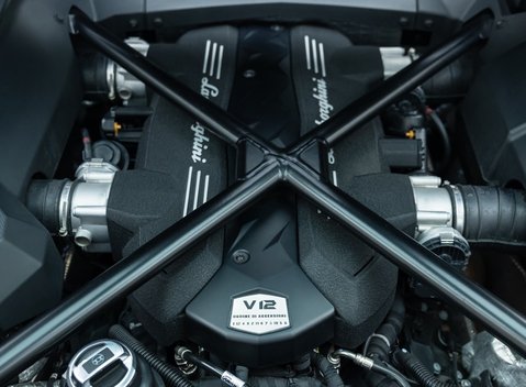 Lamborghini Aventador S LP 740-4 Roadster 41