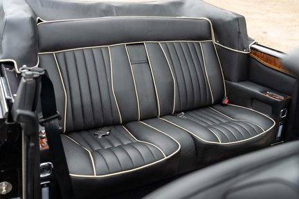 Rolls-Royce Corniche II Convertible 33