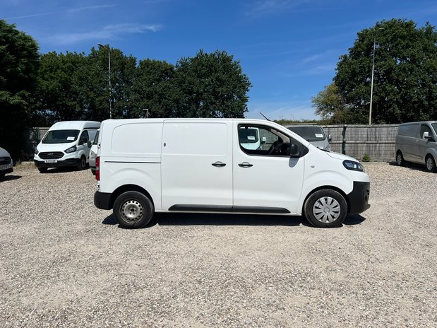 Citroen Dispatch MWB L2H1 Low Roof Enterprise 3100 Air Con Nav Sens 5