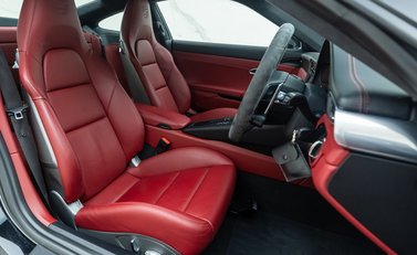 Porsche 911 Carrera GTS (991.2) 14