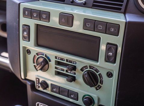 Land Rover Defender 110 Heritage Station Wagon 20