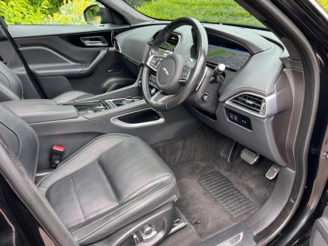 Jaguar F-Pace 2.0 D180 Chequered Flag Auto AWD Euro 6 (s/s) 5dr 24