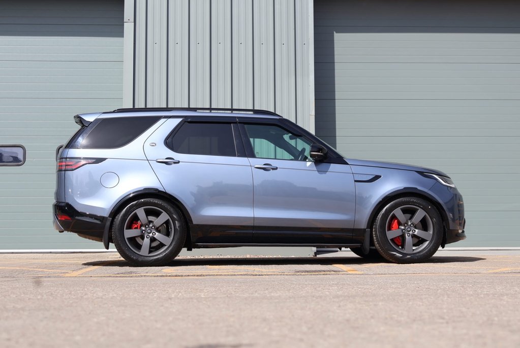 Land Rover Discovery R-DYNAMIC SE MHEV WITH GENUINE REAR SEAT CONVERSION STYLED BY SEEKER  8