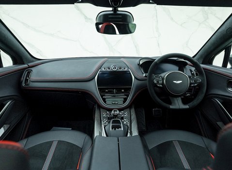 Aston Martin DBX 707 17